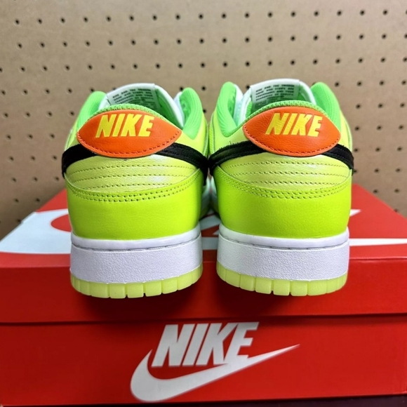 NIKE DUNK LOW SE " SPLASH VOLT GLOW IN DARK" - Picture 6 of 11